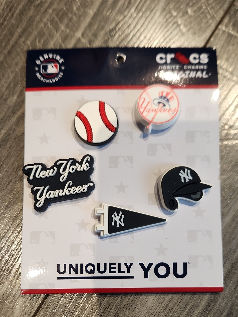 NWT CROCS Original Genuine Merchandise 5pk MLB New York Yankees Charms